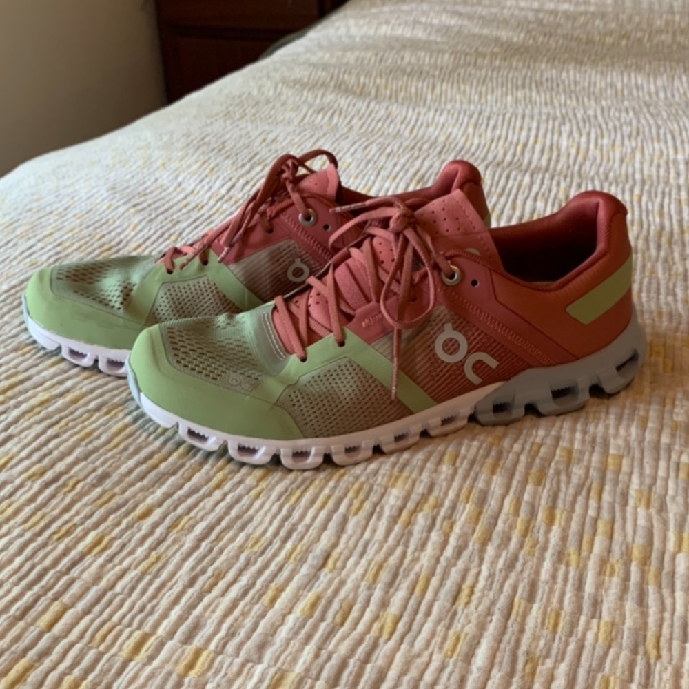 ON Cloud running shoes size 7.5 sage/dusty rose color